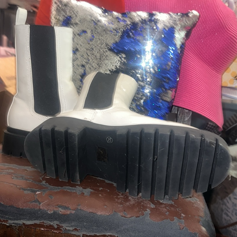 Chunky Leather Chelsea Style Boot - Picture 4 of 5